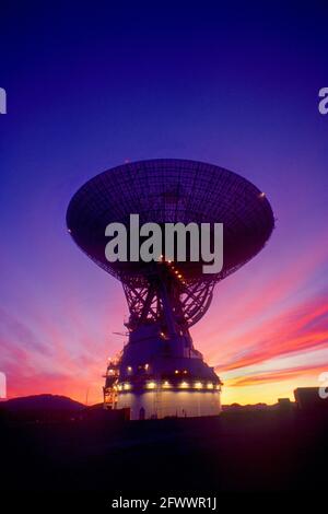 64 Le radiotélescope de Goldstone mètre au coucher du soleil Banque D'Images