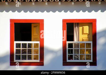 Tiradentes, Minas Gerais, Brésil - 26 mai 2019 : maisons et architecture caractéristique dans la ville historique de Tiradentes, intérieur de Minas Gerais Banque D'Images