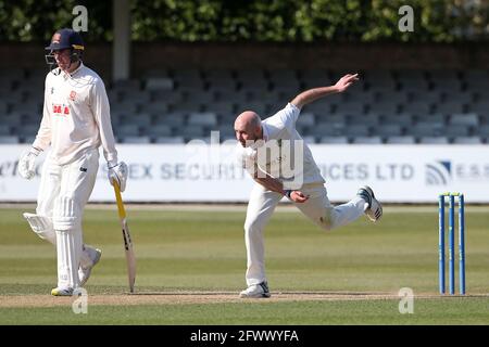 Chris Rushworth dans l'action de bowling de Durham pendant l'Essex CCC vs Durham CCC, LV Insurance County Championship Group 1 Cricket au Cloudfm County GR Banque D'Images