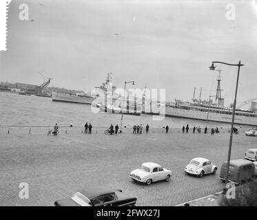 English Home Hot visites Rotterdam, 21 novembre 1960, navires, pays-Bas, agence de presse du xxe siècle photo, nouvelles à retenir, documentaire, photographie historique 1945-1990, histoires visuelles, L'histoire humaine du XXe siècle, immortaliser des moments dans le temps Banque D'Images