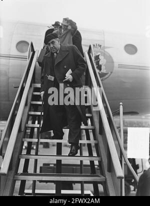 Professeur Ernst Reuter Maire de Berlin à l'aéroport de Schiphol, 8 mars 1951, Mayors, pays-Bas, agence de presse du xxe siècle photo, nouvelles à retenir, documentaire, photographie historique 1945-1990, histoires visuelles, L'histoire humaine du XXe siècle, immortaliser des moments dans le temps Banque D'Images