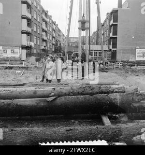 Affectations empilage de la première pile Minerva Square, 6 décembre 1955, pays-Bas, agence de presse du XXe siècle photo, nouvelles à retenir, documentaire, photographie historique 1945-1990, histoires visuelles, L'histoire humaine du XXe siècle, immortaliser des moments dans le temps Banque D'Images