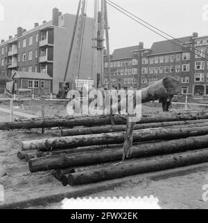 Affectations empilage de la première pile Minerva Square, 6 décembre 1955, pays-Bas, agence de presse du XXe siècle photo, nouvelles à retenir, documentaire, photographie historique 1945-1990, histoires visuelles, L'histoire humaine du XXe siècle, immortaliser des moments dans le temps Banque D'Images