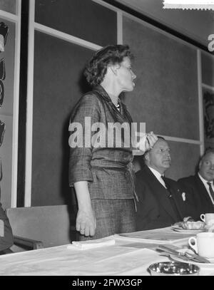 Rémission der Reclame . Déjeuner public à Apollohal Mme van Someren lors de son discours, le 28 mars 1961, déjeuner, discours, Pays-Bas, Agence de presse du XXe siècle photo, nouvelles à retenir, documentaire, photographie historique 1945-1990, histoires visuelles, L'histoire humaine du XXe siècle, immortaliser des moments dans le temps Banque D'Images