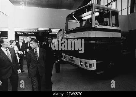 Ouverture de Bedrijfsauto RAI 1980 par le Premier ministre van Agt et le secrétaire d'État Smit Kroes, Van Agt en camion, 6 février 1980, ouvertures, voitures de société, premiers ministres, camions, pays-Bas, Agence de presse du XXe siècle photo, nouvelles à retenir, documentaire, photographie historique 1945-1990, histoires visuelles, L'histoire humaine du XXe siècle, immortaliser des moments dans le temps Banque D'Images