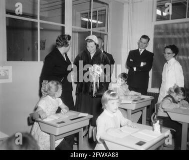 Ouverture du centre de réhabilitation de la polio Delft et ses environs d son Altesse Royale la Princesse Beatrix, 29 octobre 1957, ouvertures, pays-Bas, agence de presse du xxe siècle photo, nouvelles à retenir, documentaire, photographie historique 1945-1990, histoires visuelles, L'histoire humaine du XXe siècle, immortaliser des moments dans le temps Banque D'Images