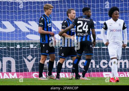 BRUGGE, BELGIQUE - MAI 23: Ruud Vormer du Club Brugge célèbre après avoir marquant son premier but avec Charles de Ketelaere du Club Brugge, Stefano D Banque D'Images