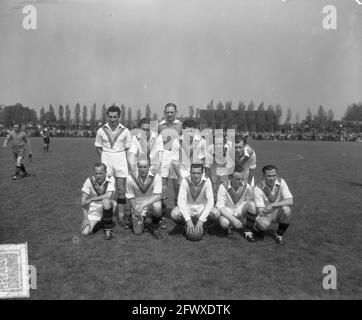 Promotion Match 2e classe ÉBH-DHC 2-4. Équipe DHC de Delft, 24 mai 1951, équipes, portraits de groupe, Sports, football, joueurs de football, pays-Bas, 20 Banque D'Images