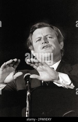 Edward 'Ted' Kennedy parle; 1974 Banque D'Images