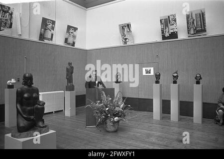 Ouverture de la galerie d'exposition commémorative Mak van Waay sur l'artiste visuel Hildo Krop par l'alderman Han Lammers d'Amsterdam, 30 juin 1972, sculpture, s Banque D'Images