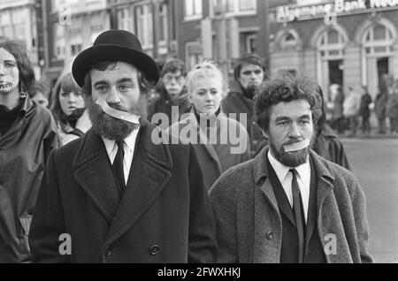 Mars de protestation artistes contre la guerre au Vietnam, artistes juifs avec des emplâtres sur leur bouche, 26 décembre 1966, artistes, guerres, emplâtres, marche de protestation Banque D'Images