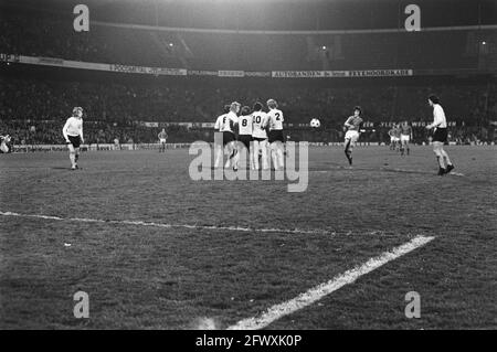 PSV contre Roda JC (finale coupe KNVB); moments de jeu, 14, 15: Entraîneur Rijvers (à gauche), 7 avril 1976, sports, football, pays-Bas, avant le xxe siècle Banque D'Images