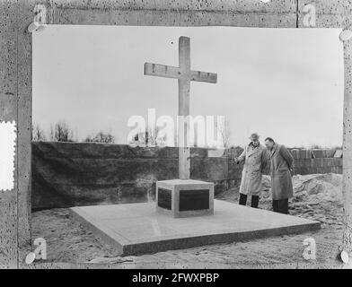 Mémorial du désastre de Nieuw Vosssemeer. Ce monument, qui a été donné à la municipalité par la société contractante qui a effectué la réparation Banque D'Images