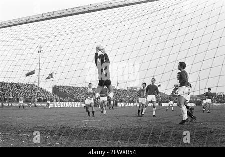 RCH contre vitesse 1-0. Moment de jeu en face de l'objectif RCH, 5 janvier 1969, sports, football, pays-Bas, agence de presse du xxe siècle photo, nouvelles Banque D'Images