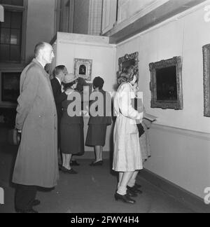 Le public regarde les peintures, 1945, musées, expositions, pays-Bas, agence de presse du xxe siècle photo, nouvelles à retenir, documentaire, historique p Banque D'Images