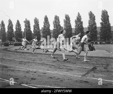 Athletics Netherlands Relay, champion Amsterdam, 14 août 1955, ATLETICS, ESTAFETTES, pays-Bas, Agence de presse du 20ème siècle photo, news to reme Banque D'Images