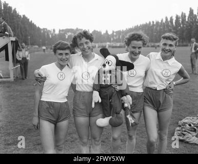 Athletics Netherlands Relay, champion Amsterdam, 14 août 1955, ATLETICS, ESTAFETTES, pays-Bas, Agence de presse du 20ème siècle photo, news to reme Banque D'Images