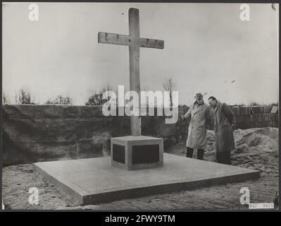 Mémorial du désastre de New Vosssemeer. Ce monument, qui a été donné à la municipalité par la société contractante qui a effectué les travaux de réparation Banque D'Images