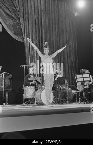 Spectacle de la Saint-Sylvestre par Josephine Baker enregistré à Carre, 27 décembre 1964, spectacles, pays-Bas, Agence de presse du 20e siècle photo, nouvelles à retenir, Banque D'Images