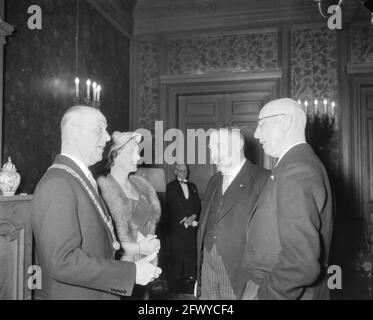 Réception nouveau Maire de la Haye Van Kalfschoten, 19 février 1957, AUTORITÉS ACTUELLES, RECEPTIES, Pays-Bas, Agence de presse du XXe siècle photo, Banque D'Images