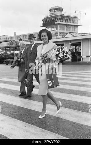 Rina Lodders (Miss Holland Benelux) au départ de l'aéroport de Schiphol, 7 août 1962, manquant, départ, Pays-Bas, Agence de presse du XXe siècle photo, nouvelles à retenir, documentaire, photographie historique 1945-1990, histoires visuelles, L'histoire humaine du XXe siècle, immortaliser des moments dans le temps Banque D'Images