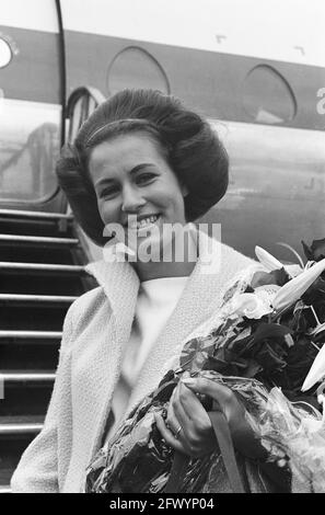 Rina Lodders (Miss Holland Benelux) au départ de l'aéroport de Schiphol, 7 août 1962, manquant, départ, Pays-Bas, Agence de presse du XXe siècle photo, nouvelles à retenir, documentaire, photographie historique 1945-1990, histoires visuelles, L'histoire humaine du XXe siècle, immortaliser des moments dans le temps Banque D'Images