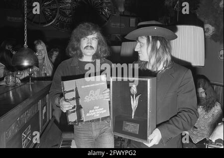 Rob Hoeke (à gauche) a reçu Golden Tulip, le 21 septembre 1972, artistes, pays-Bas, agence de presse du xxe siècle photo, nouvelles à retenir, documentaire, photographie historique 1945-1990, histoires visuelles, L'histoire humaine du XXe siècle, immortaliser des moments dans le temps Banque D'Images