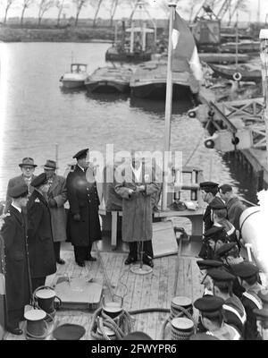 Transfert de la mise en service du drachten côtier du chantier naval NV Niestern, syndicat de la construction navale à Hellevoetsluis, 27 janvier 1956, Transfers, pays-Bas, agence de presse du xxe siècle photo, nouvelles à retenir, documentaire, photographie historique 1945-1990, histoires visuelles, L'histoire humaine du XXe siècle, immortaliser des moments dans le temps Banque D'Images