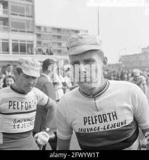 Visite des pays-Bas, départ à Amstelveen, Anquetil, 12 mai 1965, DÉPART, circuits, courses de vélo, pays-Bas, Agence de presse du XXe siècle photo, news to remember, documentaire, photographie historique 1945-1990, histoires visuelles, L'histoire humaine du XXe siècle, immortaliser des moments dans le temps Banque D'Images