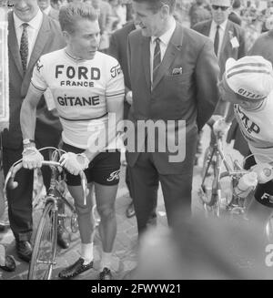 Visite des pays-Bas, départ à Amstelveen, Anquetil, 12 mai 1965, DÉPART, circuits, courses de vélo, pays-Bas, Agence de presse du XXe siècle photo, news to remember, documentaire, photographie historique 1945-1990, histoires visuelles, L'histoire humaine du XXe siècle, immortaliser des moments dans le temps Banque D'Images