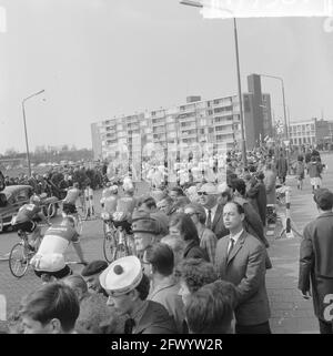 Visite des pays-Bas, début à Amstelveen, début de la présentation, 12 mai 1965, DÉBUT, Vue d'ensemble, tours, courses de vélo, pays-Bas, Agence de presse du XXe siècle photo, news to remember, documentaire, photographie historique 1945-1990, histoires visuelles, L'histoire humaine du XXe siècle, immortaliser des moments dans le temps Banque D'Images