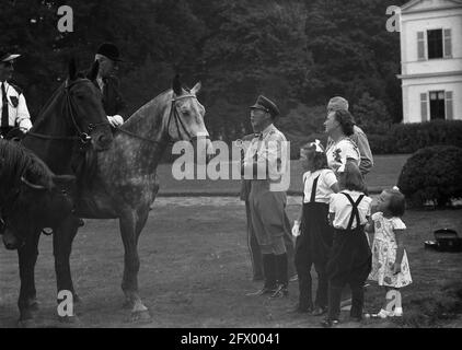 Parti d'équitation Princesses à cheval, 19 septembre 1947, Princesses, pays-Bas, agence de presse du xxe siècle photo, nouvelles à retenir, documentaire, photographie historique 1945-1990, histoires visuelles, L'histoire humaine du XXe siècle, immortaliser des moments dans le temps Banque D'Images