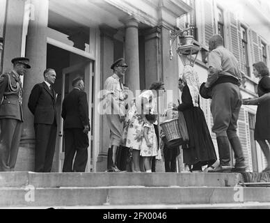 Parti d'équitation Princesses à cheval, 19 septembre 1947, Princesses, pays-Bas, agence de presse du xxe siècle photo, nouvelles à retenir, documentaire, photographie historique 1945-1990, histoires visuelles, L'histoire humaine du XXe siècle, immortaliser des moments dans le temps Banque D'Images