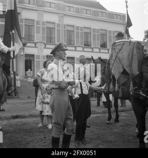 Parti d'équitation Princesses à cheval, 19 septembre 1947, Princesses, pays-Bas, agence de presse du xxe siècle photo, nouvelles à retenir, documentaire, photographie historique 1945-1990, histoires visuelles, L'histoire humaine du XXe siècle, immortaliser des moments dans le temps Banque D'Images