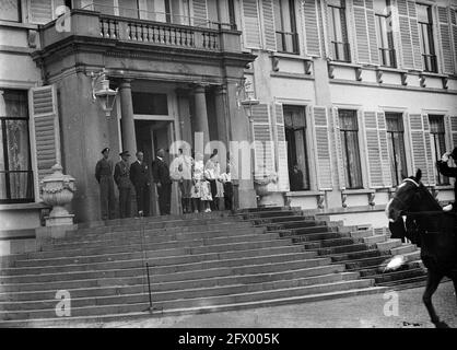 Parti d'équitation Princesses à cheval, 19 septembre 1947, Princesses, pays-Bas, agence de presse du xxe siècle photo, nouvelles à retenir, documentaire, photographie historique 1945-1990, histoires visuelles, L'histoire humaine du XXe siècle, immortaliser des moments dans le temps Banque D'Images