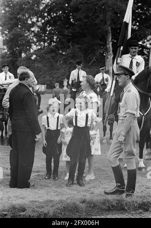 Parti d'équitation Princesses à cheval, 19 septembre 1947, Princesses, pays-Bas, agence de presse du xxe siècle photo, nouvelles à retenir, documentaire, photographie historique 1945-1990, histoires visuelles, L'histoire humaine du XXe siècle, immortaliser des moments dans le temps Banque D'Images
