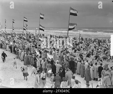 Treasure excavation à Egmond aan Zee, 26 août 1951, pays-Bas, agence de presse du XXe siècle photo, news to Remember, documentaire, photographie historique 1945-1990, histoires visuelles, L'histoire humaine du XXe siècle, immortaliser des moments dans le temps Banque D'Images