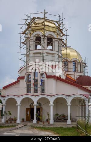 Un bâtiment nouvellement construit de l'église - échafaudage Bardage dômes Banque D'Images