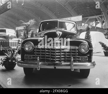 Exposition automobile RAI, 30 avril 1948, exposition automobile, pays-Bas, agence de presse du xxe siècle photo, nouvelles à retenir, documentaire, photographie historique 1945-1990, histoires visuelles, L'histoire humaine du XXe siècle, immortaliser des moments dans le temps Banque D'Images