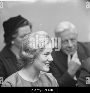 Sjoukje Dijkstra de retour aux pays-Bas à Schiphol, le 20 mars 1962, pays-Bas, agence de presse du XXe siècle photo, nouvelles à retenir, documentaire, photographie historique 1945-1990, histoires visuelles, L'histoire humaine du XXe siècle, immortaliser des moments dans le temps Banque D'Images