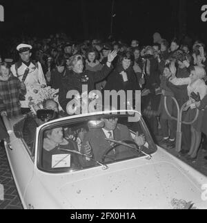 Sjoukje Dijkstra de retour aux pays-Bas à Schiphol, le 20 mars 1962, pays-Bas, agence de presse du XXe siècle photo, nouvelles à retenir, documentaire, photographie historique 1945-1990, histoires visuelles, L'histoire humaine du XXe siècle, immortaliser des moments dans le temps Banque D'Images