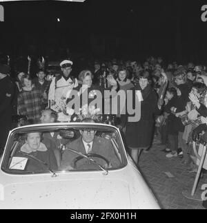 Sjoukje Dijkstra de retour aux pays-Bas à Schiphol, le 20 mars 1962, pays-Bas, agence de presse du XXe siècle photo, nouvelles à retenir, documentaire, photographie historique 1945-1990, histoires visuelles, L'histoire humaine du XXe siècle, immortaliser des moments dans le temps Banque D'Images