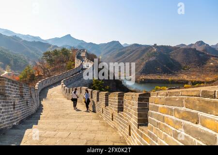 Vue de la Grande Muraille de Chine à Huanghua Cheng ou Fleur jaune, Xishuluyu, Jiuduhe Zhen, Huairou, République populaire de Chine, Asie Banque D'Images