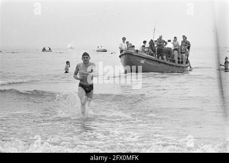 Course de natation de mer Hoek van Holland à Ter Heijde . Le gagnant ton van Wingerden de Delft, 5 juillet 1963, gagnants, courses de natation en mer, pays-Bas, agence de presse du xxe siècle photo, nouvelles à retenir, documentaire, photographie historique 1945-1990, histoires visuelles, L'histoire humaine du XXe siècle, immortaliser des moments dans le temps Banque D'Images