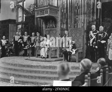 La reine Juliana lit le discours du trône à l'ouverture des États généraux, le 19 septembre 1950, jour des princes, discours du trône, Pays-Bas, Agence de presse du XXe siècle photo, nouvelles à retenir, documentaire, photographie historique 1945-1990, histoires visuelles, L'histoire humaine du XXe siècle, immortaliser des moments dans le temps Banque D'Images