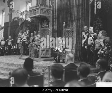 La reine Juliana lit le discours du trône, à sa droite, le prince Bernhard, le 20 septembre 1949, jour du prince, discours du trône, Pays-Bas, Agence de presse du XXe siècle photo, nouvelles à retenir, documentaire, photographie historique 1945-1990, histoires visuelles, L'histoire humaine du XXe siècle, immortaliser des moments dans le temps Banque D'Images