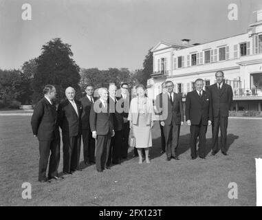 La reine Juliana reçoit les ministres des Finances de la CEE au Palais Soestdijk, le 9 octobre 1962, portraits de groupe, reens, ministres, palais, pays-Bas, Agence de presse du XXe siècle photo, nouvelles à retenir, documentaire, photographie historique 1945-1990, histoires visuelles, L'histoire humaine du XXe siècle, immortaliser des moments dans le temps Banque D'Images