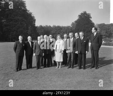 La reine Juliana reçoit les ministres des Finances de la CEE au Palais Soestdijk, 9 octobre 1962, portraits de groupe, reines, ministres, Pays-Bas, Agence de presse du XXe siècle photo, nouvelles à retenir, documentaire, photographie historique 1945-1990, histoires visuelles, L'histoire humaine du XXe siècle, immortaliser des moments dans le temps Banque D'Images