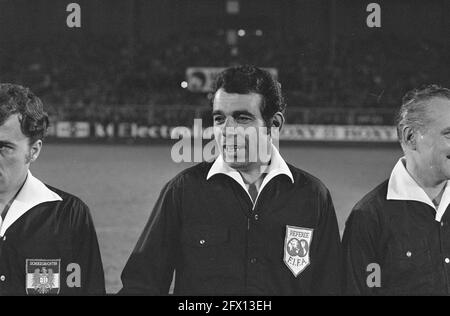 Ajax - Arsenal, 1-0. Jaarbeursstedenbeker semi-final. Arbitre P. Schiller (Autriche), 15 avril 1970, arbitres, sports, Football, pays-Bas, Agence de presse du XXe siècle photo, nouvelles à retenir, documentaire, photographie historique 1945-1990, histoires visuelles, L'histoire humaine du XXe siècle, immortaliser des moments dans le temps Banque D'Images