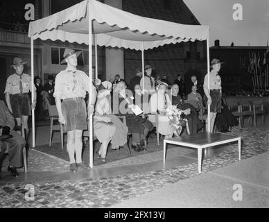 La reine Juliana ouvre une nouvelle maison provinciale à Arnhem, le 11 septembre 1954, reines, maison royale, Ouvertures, maisons provinciales, pays-Bas, Agence de presse du XXe siècle photo, nouvelles à retenir, documentaire, photographie historique 1945-1990, histoires visuelles, L'histoire humaine du XXe siècle, immortaliser des moments dans le temps Banque D'Images